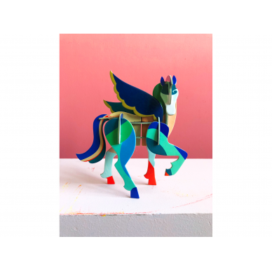 Studio ROOF totemas iš perdirbto kartono ,,Pegasus"